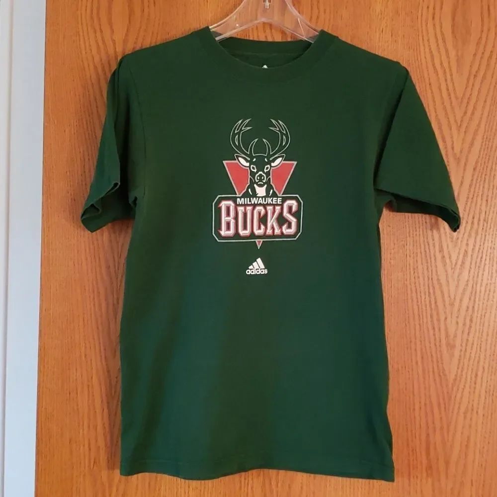 EUC Milwaukee Bucks T-Shirt Youth Sz S